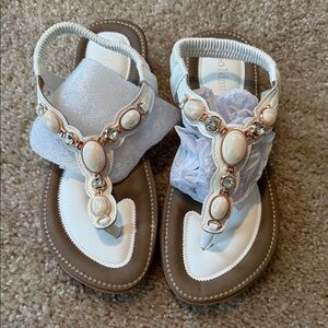 Goldnut white thong padded comfortable silver rhinestone sandal shoe size 39